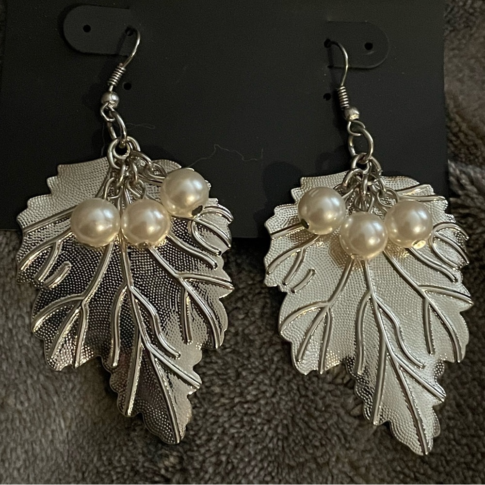 Silver tone leaf earrings with faux pearls - classy and dressy